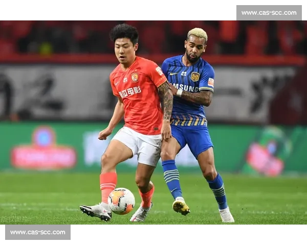 恒大首回合对阵苏宁:战术较量与关键球员表现全解析 恒大首回合对阵苏宁:战术较量与关键球员表现全解析